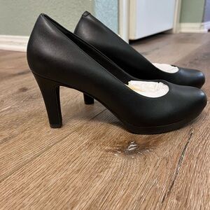 Clarks Classic Black 2 3/4” Heels